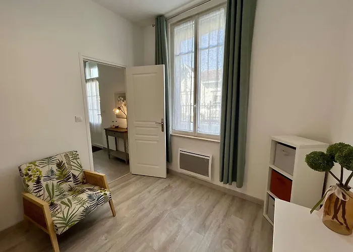 Michel Renovee A Royan, Proche Plages - Fr-1-494-215 * Royan